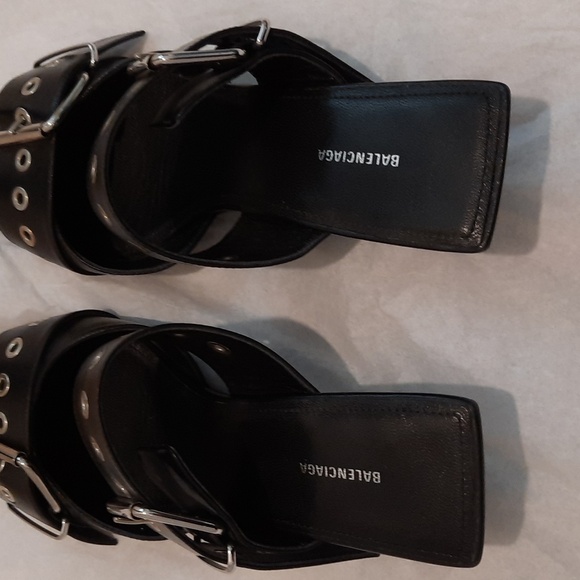 Balenciaga Runway Leather Pumps - Picture 10 of 10